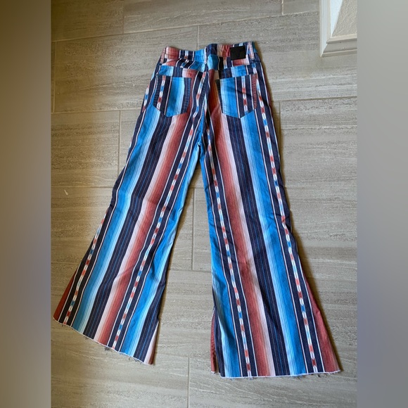 L&B Wide Leg- High Rise- Aztec Pattern Jeans - Picture 5 of 8